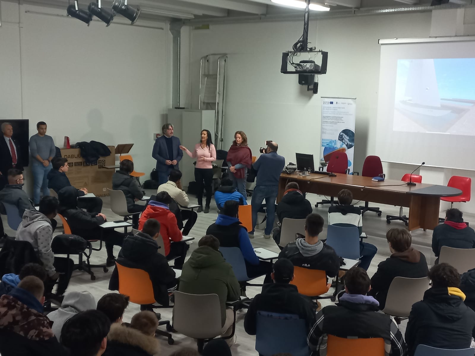 Immagine per Il corso di maestri d'ascia con gli studenti del Pertini, successo di adesioni